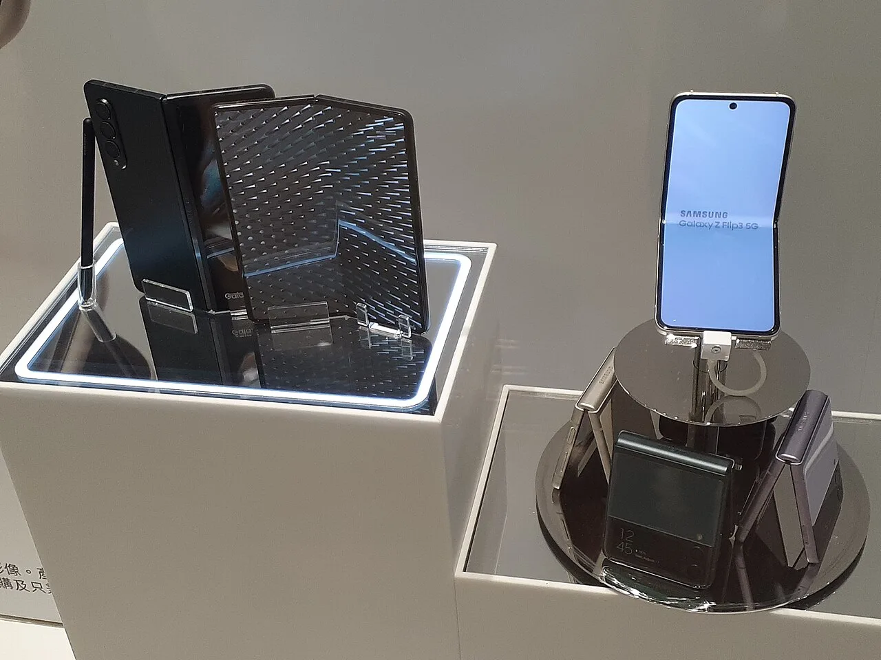 Galaxy Z Flip 8's Upgrade Raises Concerns