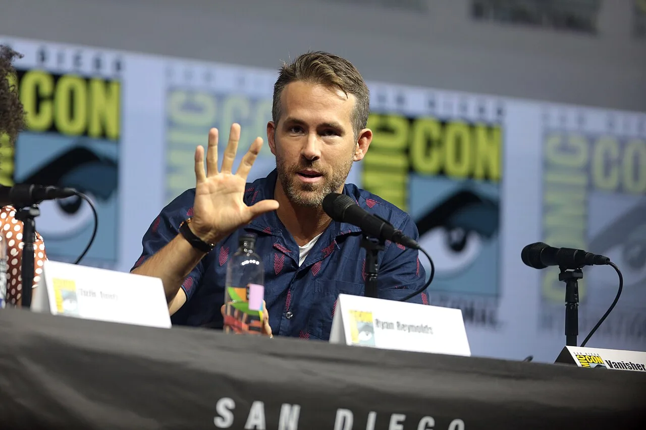 Ryan Reynolds Crashes Comic-Con